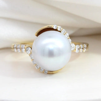 Grey Pearl with Diamond Band