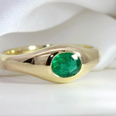 emerald-rubover-ring-unisex