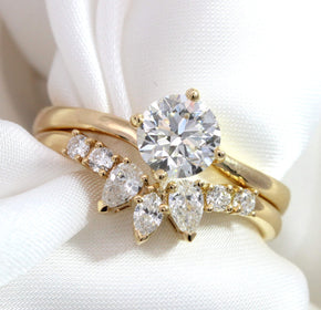Lab grown diamond round solitaire engagement ring with wedding band