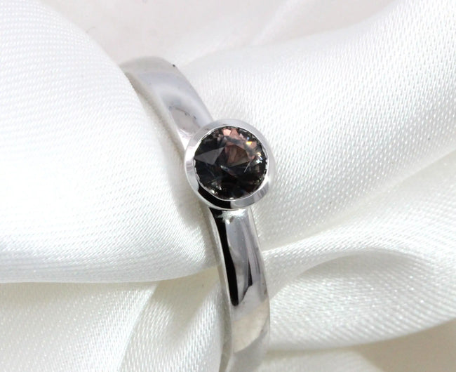 0.44ct Round Bi-Colour Sapphire Bezel Ring